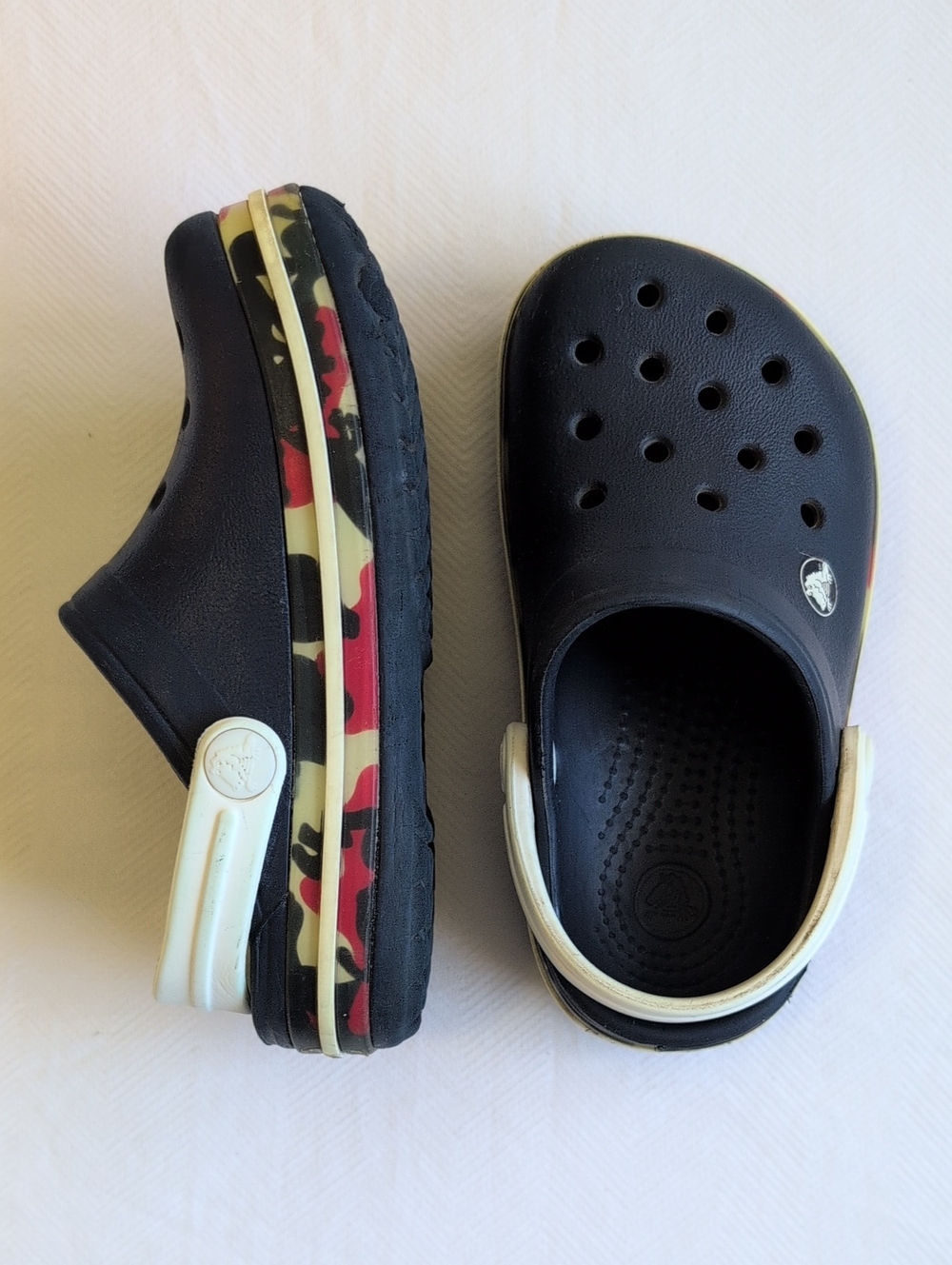 crocs crocband toddler camo clogs navy blue red size 6/7